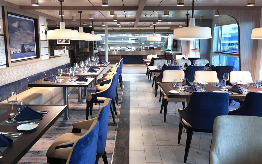 AE Expeditions, SYLVIA EARLE, The Sylvia Earle, Rockhopper Restaurant dining room, Bartosz Stróżyński.jpg